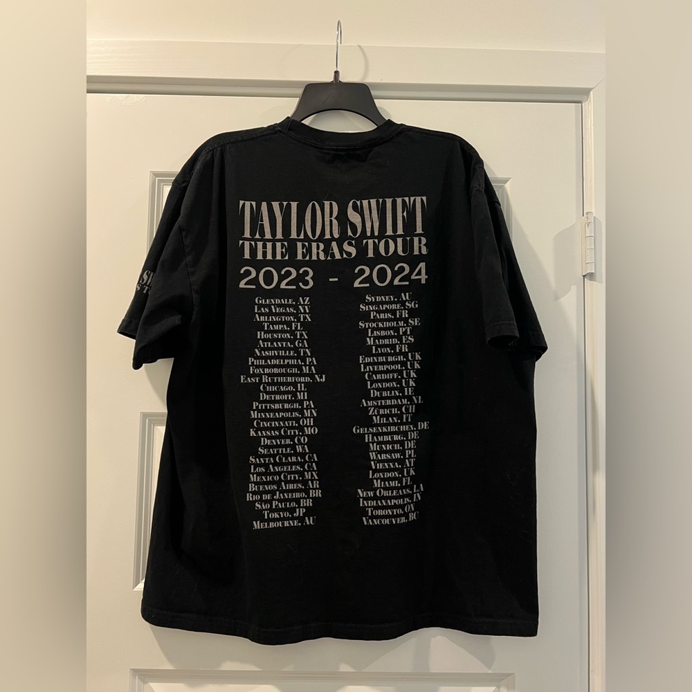 Taylor Swift Black Eras Tour T-Shirt Size Large New - Picture 2 of 6